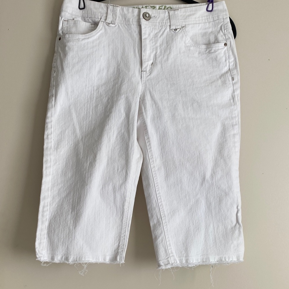 Point Zero White Denim Bermuda Shorts. M